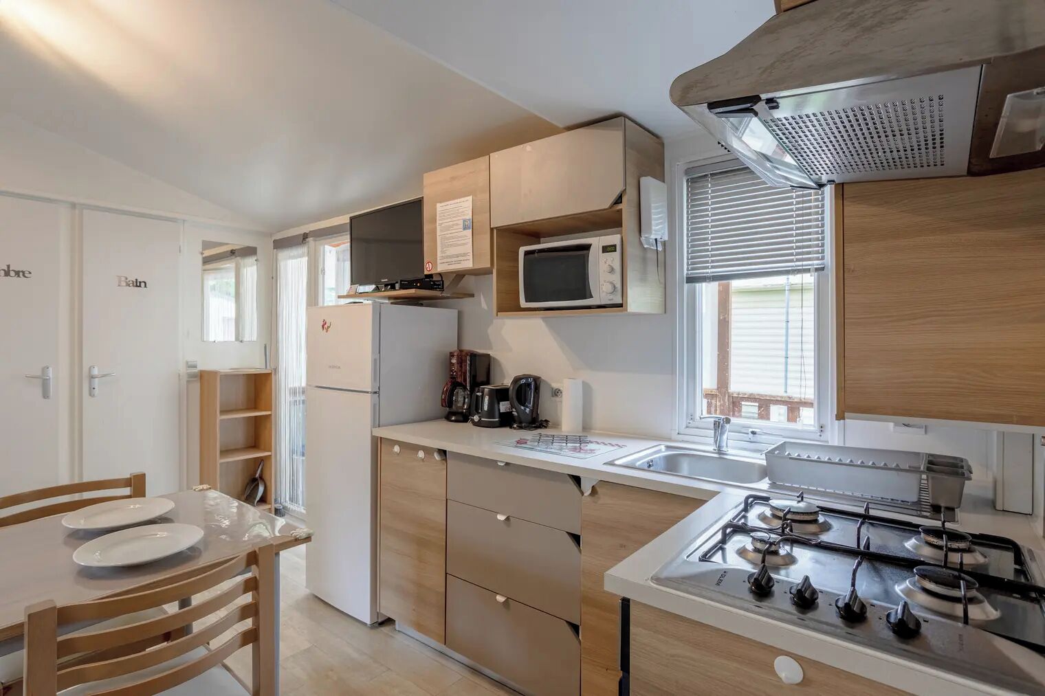 Coffee/tea maker, fridge, microwave, oven
