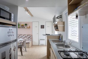 ثلاجة، ميكروويف، فرن، موقد طهي مسطح