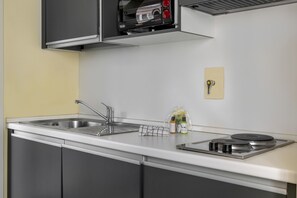 Réfrigérateur, four, plaque de cuisson, lave-vaisselle