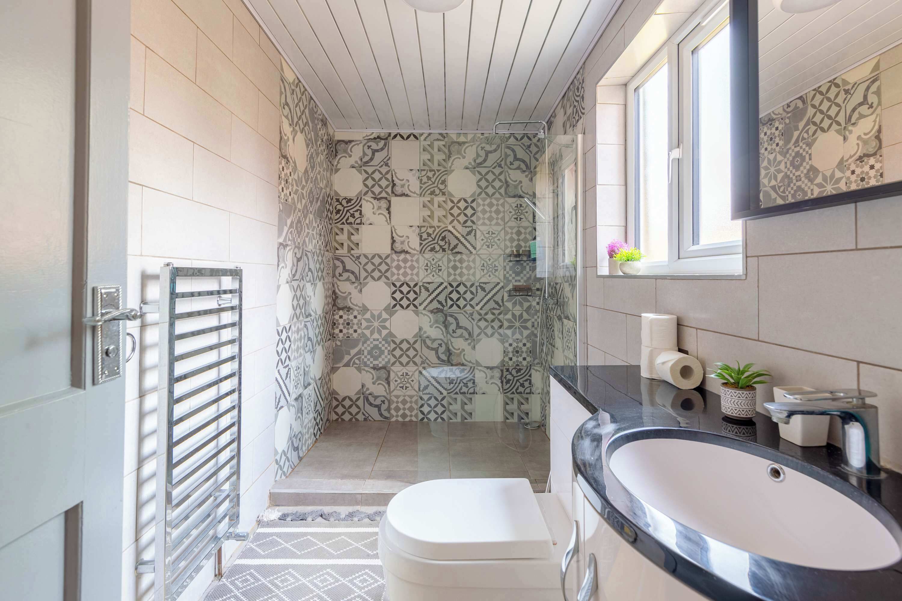Bathtub, hair dryer