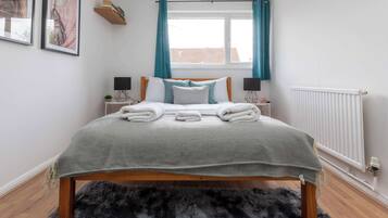 3 bedrooms, iron/ironing board, travel cot, Internet