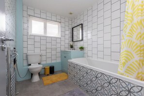 Bathroom - Bright 3BD Home with Patio, near London Landmarks (London)