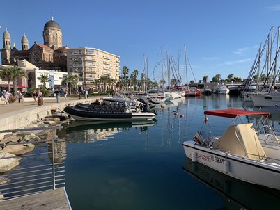 T2 45m2 with garden, Air conditioning, Parking, Quiet, Comfortable, Beach 800m