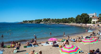 Detached 45m2 T2 with small garden - Air cond, Parking, Quiet,Beach,All comforts.