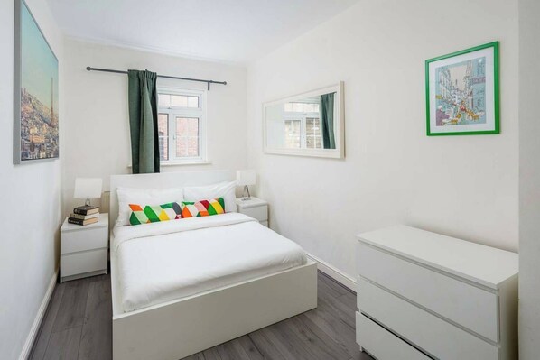 2 bedrooms, iron/ironing board, Internet, bed sheets