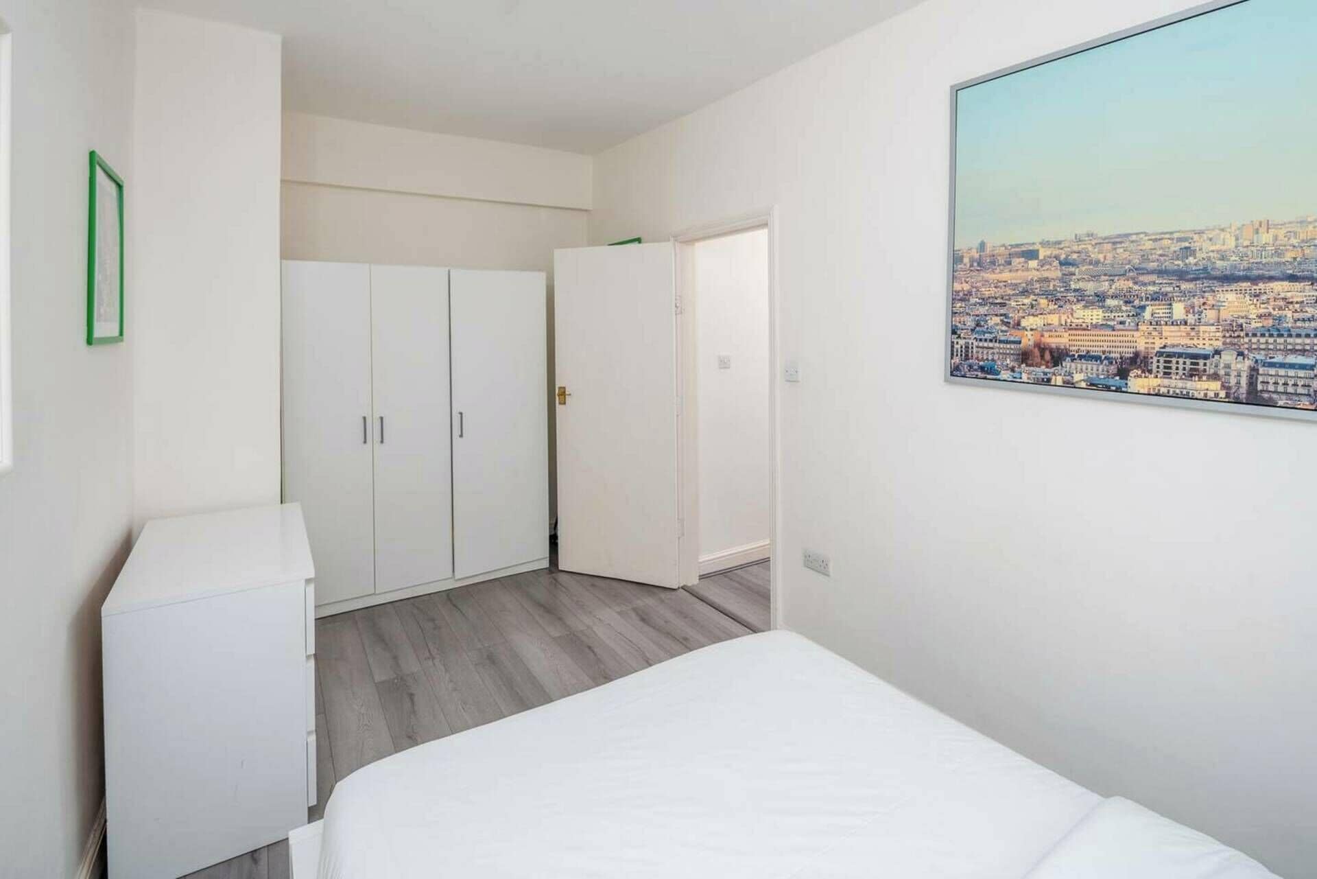 2 bedrooms, iron/ironing board, Internet, bed sheets