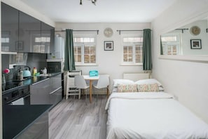 2 bedrooms, iron/ironing board, internet, bed sheets - Modern 2BDR City Retreat Angel & Shoreditch Border (London)
