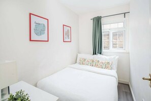 2 habitaciones, tabla de planchar con plancha, internet y ropa de cama 