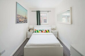 2 soverom, strykejern/-brett, internettilgang og sengetøy