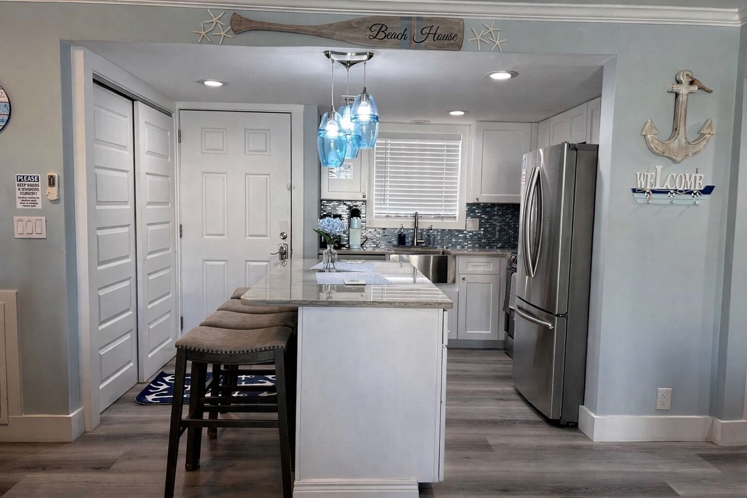 Køleskab, mikrobølgeovn, ovn, kogeplade