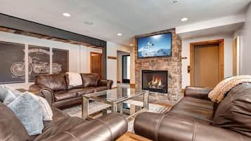 TV, fireplace, stereo