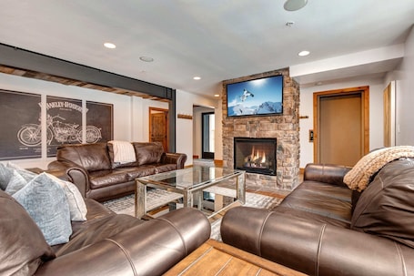 TV, fireplace, stereo. Epic 10 Bedroom Luxury Mountain Home in Old Town