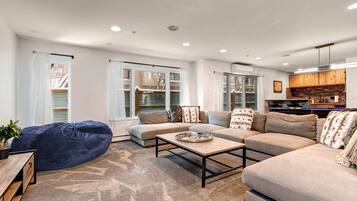 TV, fireplace, stereo