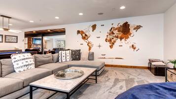 TV, fireplace, stereo