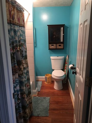 Bathtub, hair dryer, towels, soap - Lake Anna Double Two Story Dock and Private Beach (Orange)