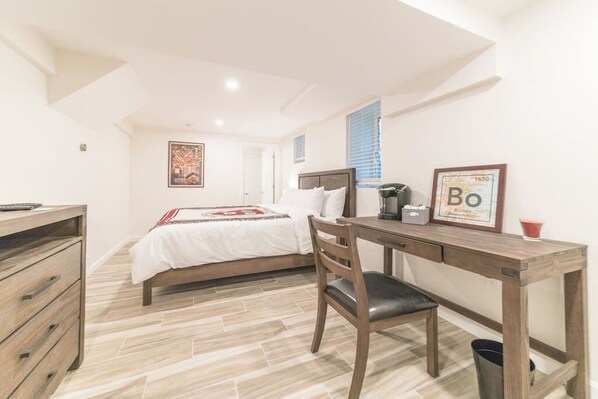1 chambre, fer et planche à repasser, accès au Wi-Fi (inclus)