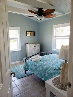 3 bedrooms, desk, free WiFi, bed sheets