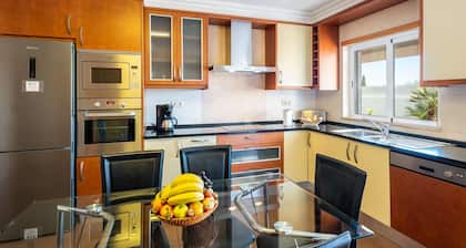 Relaxing Villa with Heatable Pool and BBQ