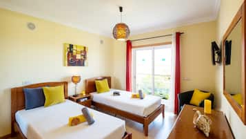 4 bedrooms, iron/ironing board, free WiFi, bed sheets