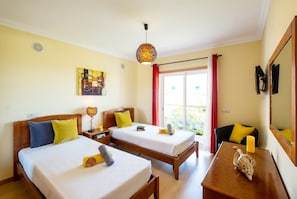 4 habitaciones, tabla de planchar con plancha y wifi gratis 