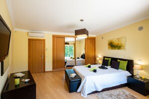 4 slaapkamers, een strijkplank/strijkijzer, gratis wifi, beddengoed