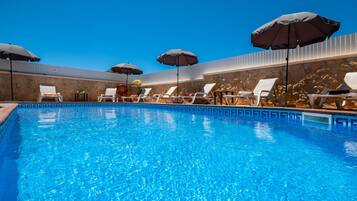 Piscine extérieure, piscine chauffée