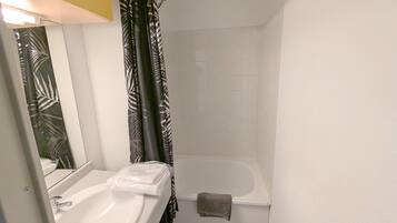 Baignoire, papier toilette