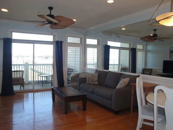 TV - Turtle Bay 15 - Riverfront - Dock & Pool (Folly Beach)