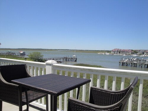 Turtle Bay 15 - Riverfront - Dock & Pool