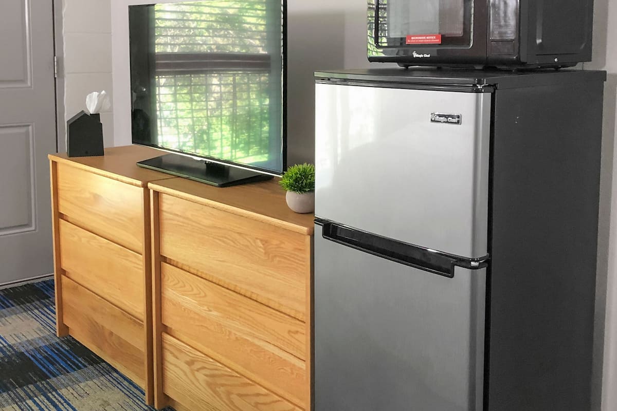 desk, laptop workspace, free wifi, bed sheets