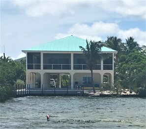 المنشأة من الخارج