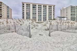 Property grounds - Oceanfront Waterpointe1 601-3b/2b-Sleeps 6-Balcony-WiFi-TV-Pool-Family Friendly (North Myrtle Beach)