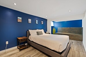 4 bedrooms, travel cot, WiFi, bed sheets - ACE Getaway. 500m to Clifton Hill. Walk to the Falls. (Niagara Falls)