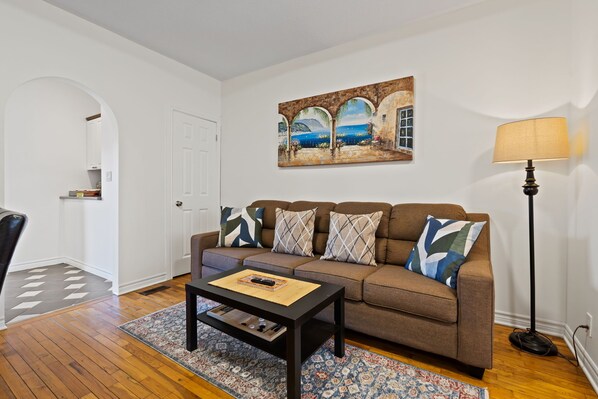 Smart TV - ACE Getaway. 500m to Clifton Hill. Walk to the Falls. (Niagara Falls)