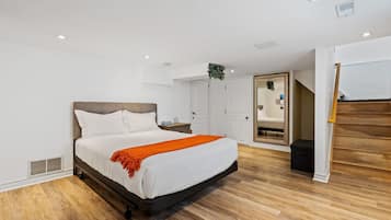 4 bedrooms, travel crib, WiFi, bed sheets