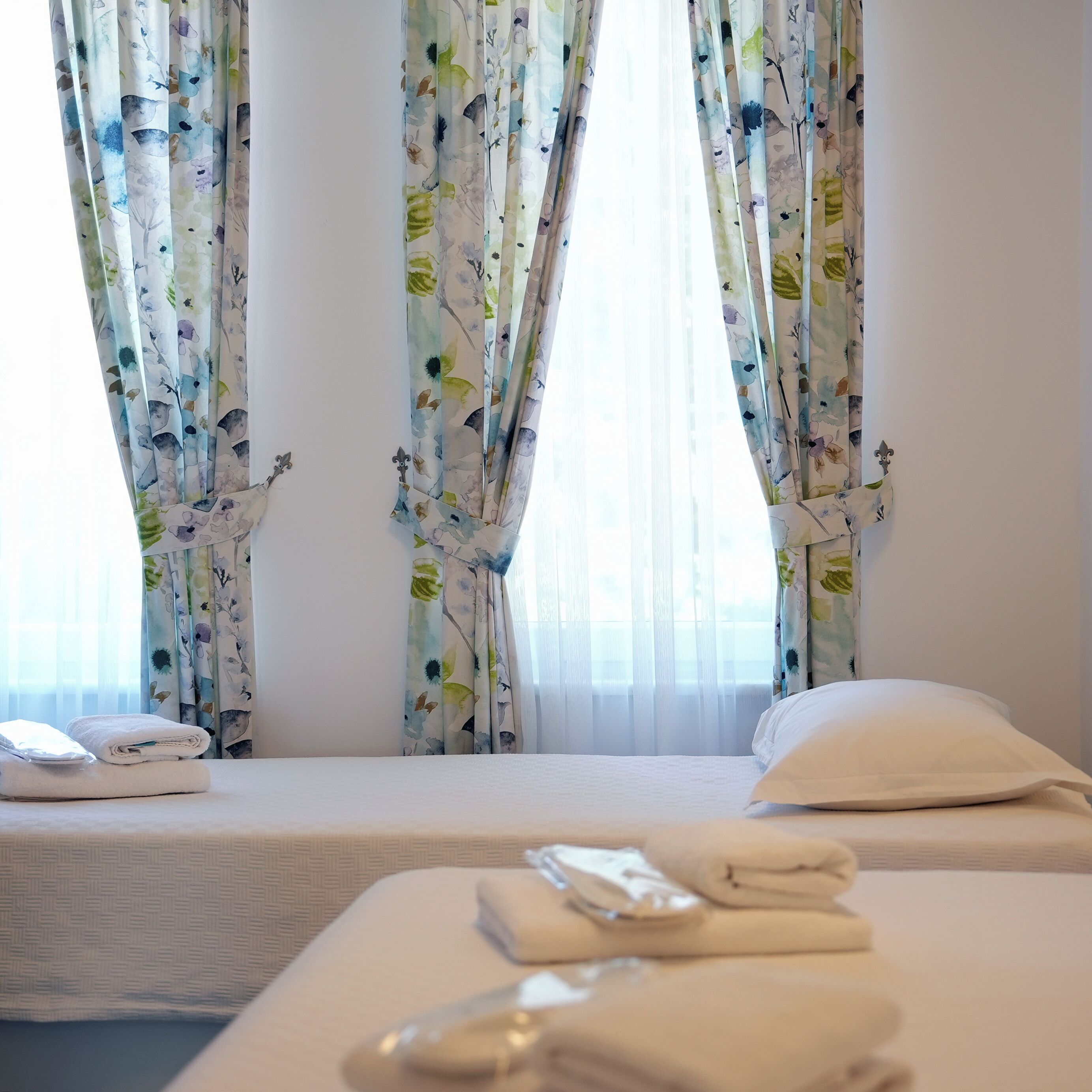 standard triple room, garden view | free wifi, bed sheets