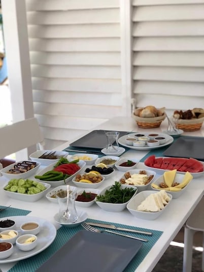 NİLİA BOZCAADA