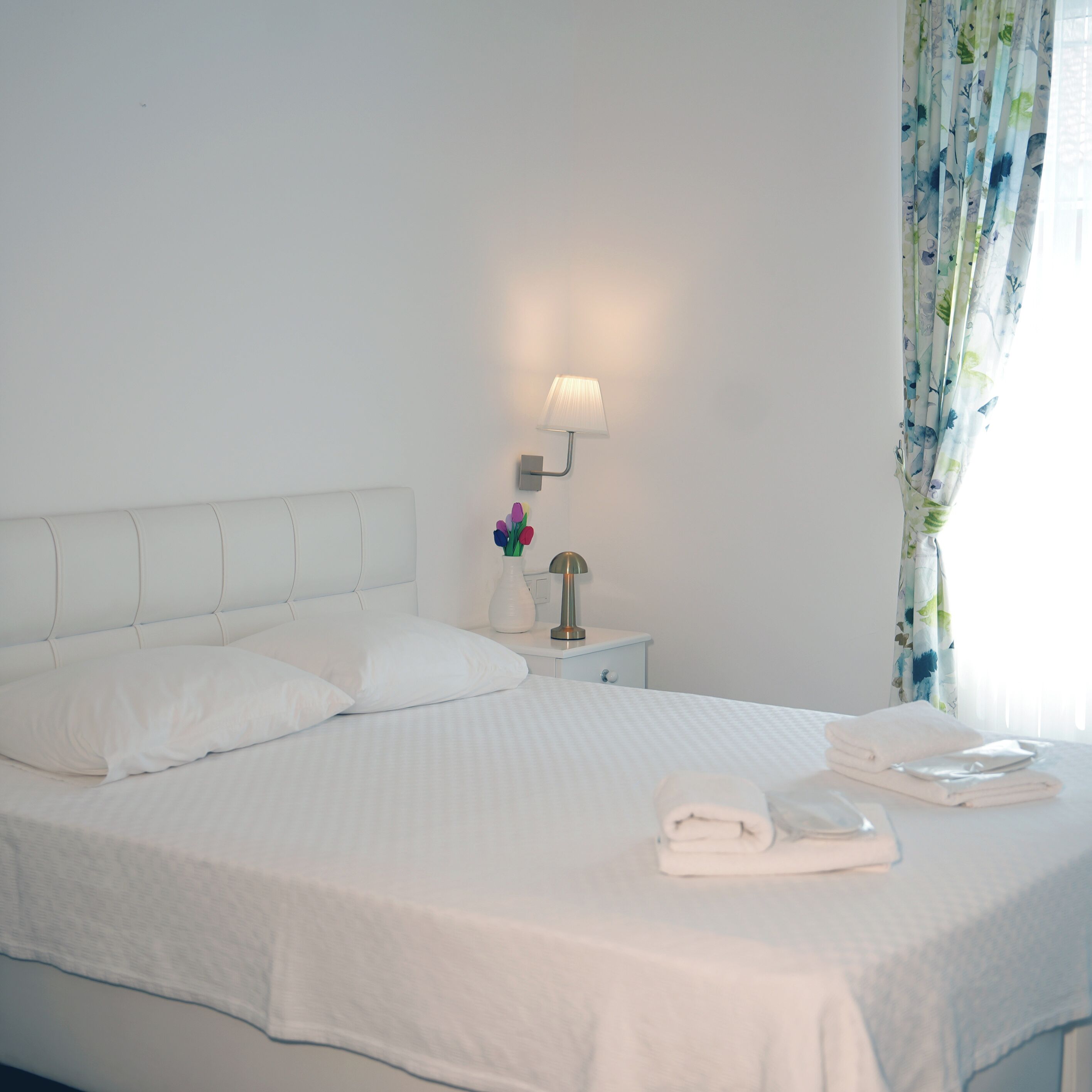 double room | free wifi, bed sheets