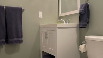 Combined shower/bathtub, hair dryer, towels, soap