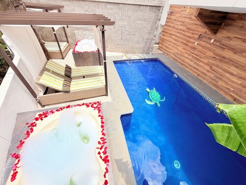 Style & Design Loft: 2 PRIVATE JACUZZIS, POOL, TERRACE, GRILL!