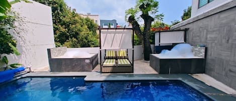 Outdoor pool, a heated pool