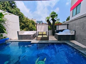 Piscine extérieure, piscine chauffée