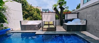 Style & Design Loft: 2 PRIVATE JACUZZIS, POOL, TERRACE, GRILL!