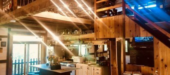 Experience a VT one of a kind Renovated Barn- Leaf Peeping and all season fun