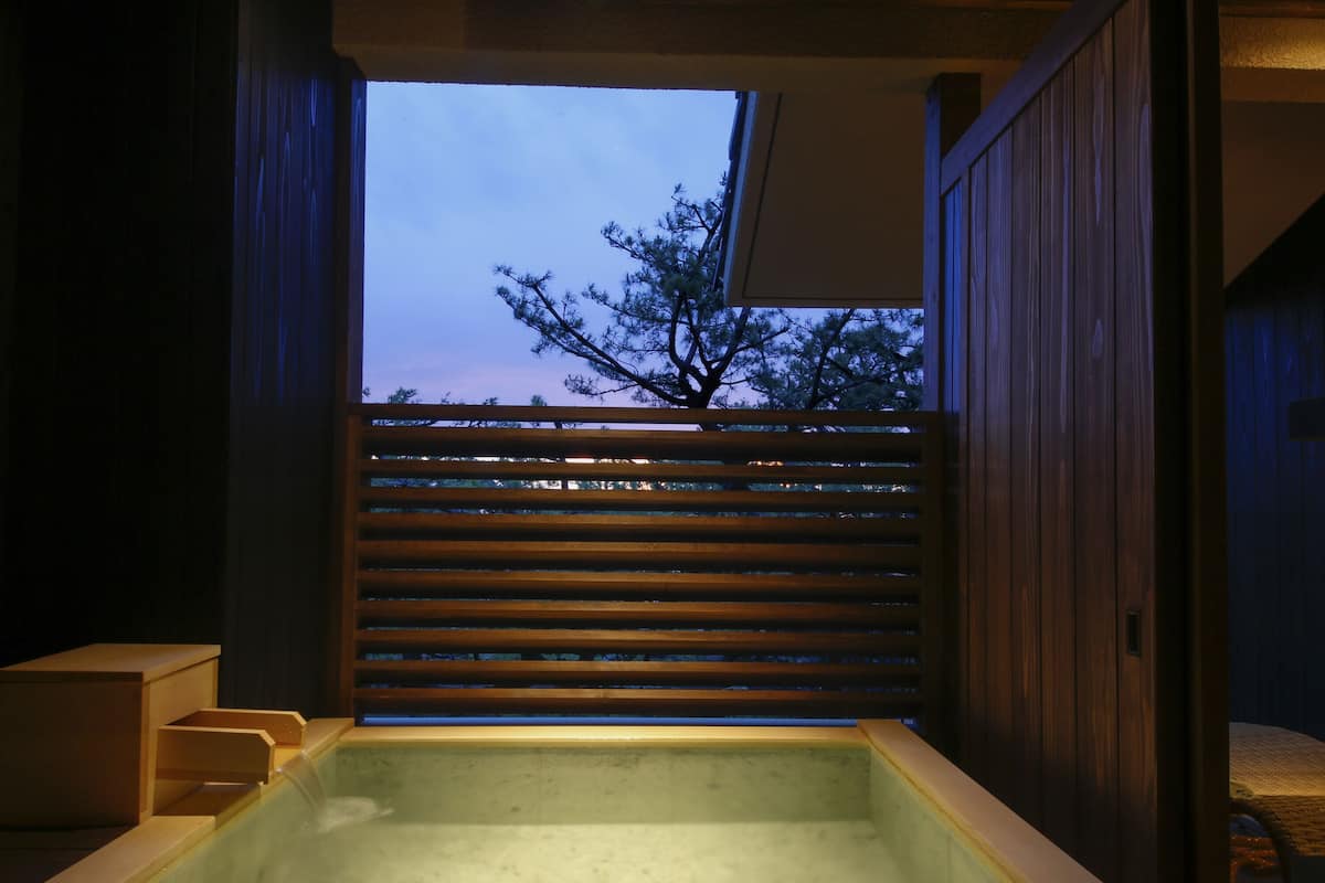 Deluxe Room | Bilik Mandi | Tab mandi dan pancuran berasingan, tab mandi mata air 