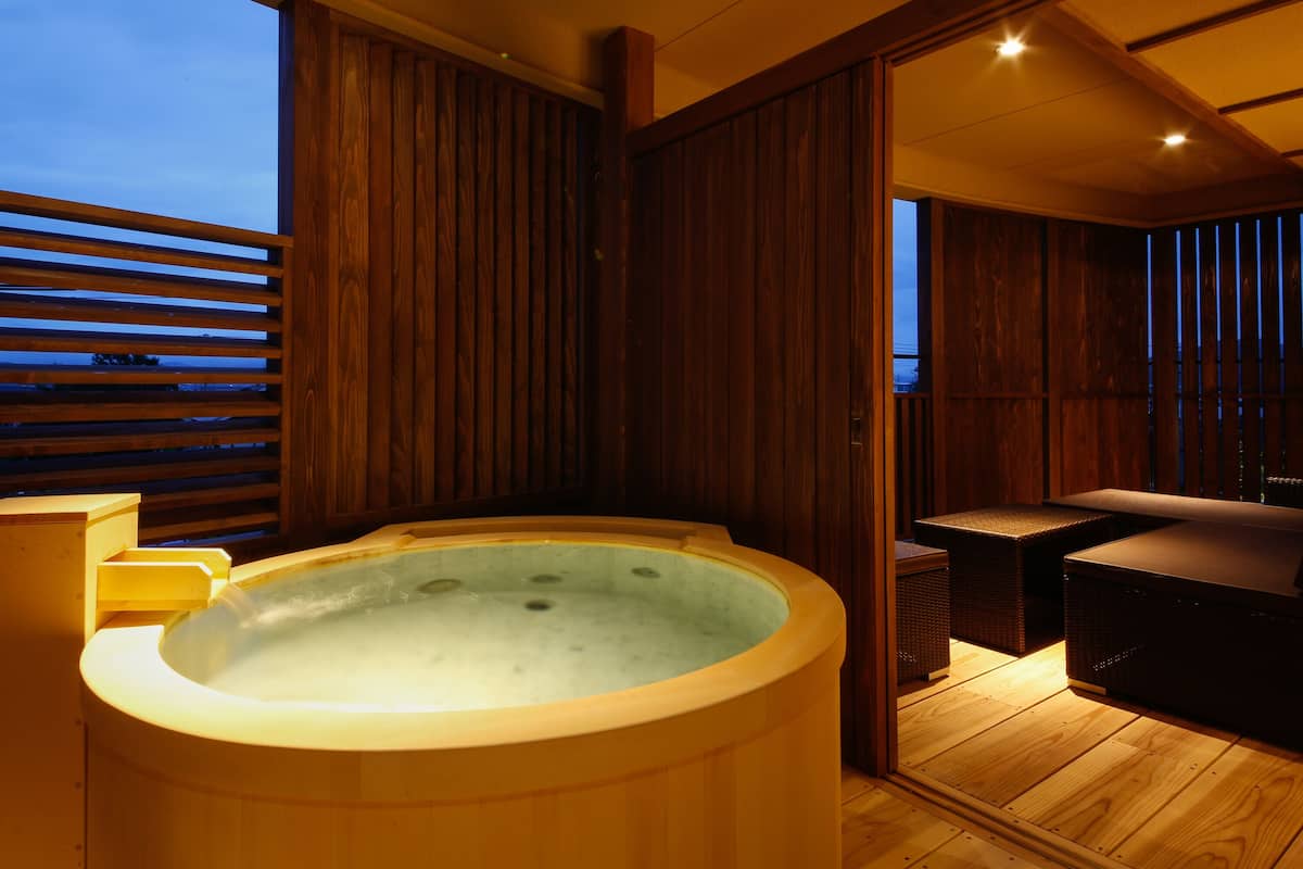 Superior Room | Bilik Mandi | Tab mandi dan pancuran berasingan, tab mandi mata air 
