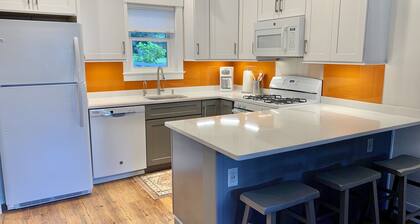 Sweet cottage, Best Location, Close to Everything, River View