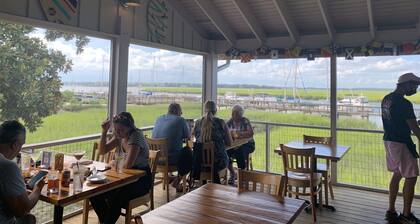 Sweet cottage, Best Location, Close to Everything, River View