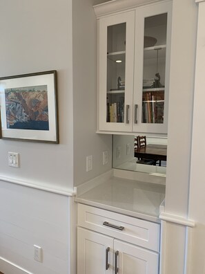 Interior - Sweet cottage, Best Location, Close to Everything, River View (Beaufort)