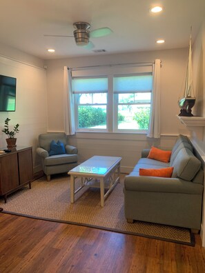 Smart TV, books - Sweet cottage, Best Location, Close to Everything, River View (Beaufort)